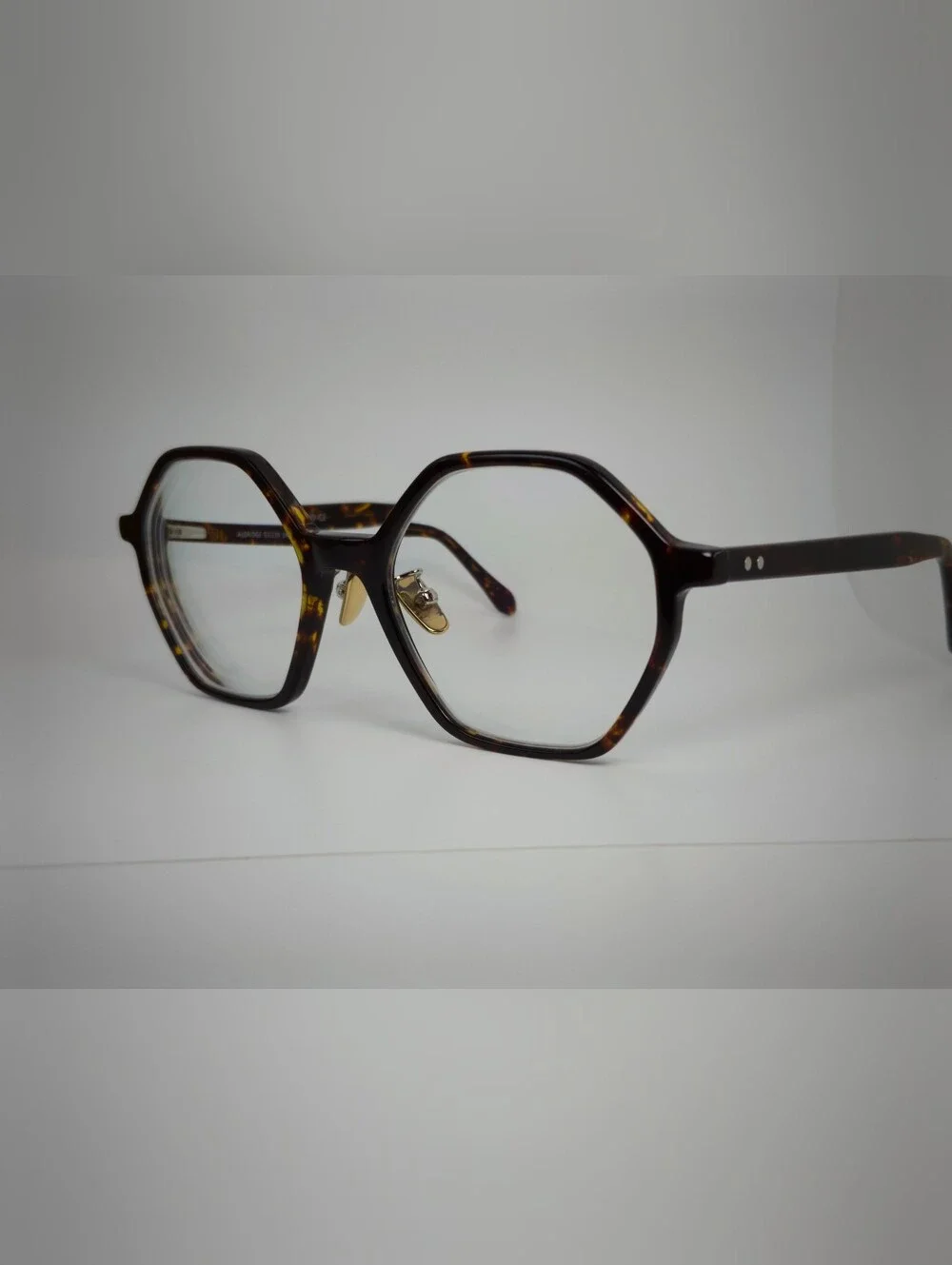 Aldridge. Tortoiseshell Polygon Frame. Stylish Look.